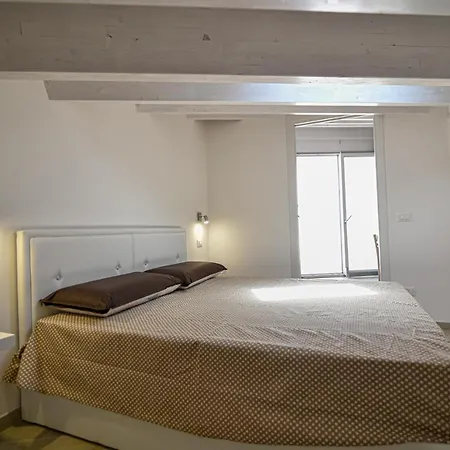 Laura Charme Apartment Avola