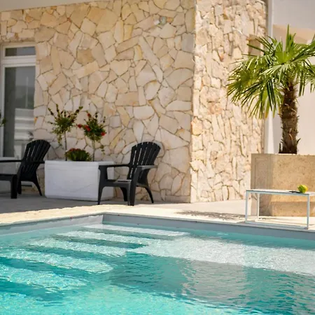 Laura Charme * Avola