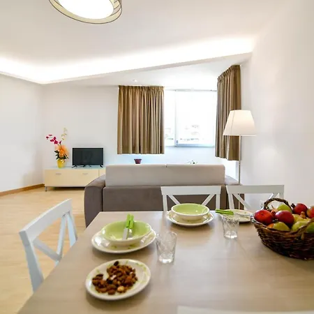 Laura Charme * Avola