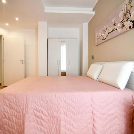 Laura Charme * Avola