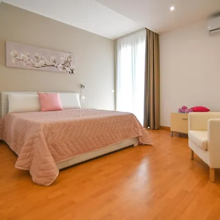 Laura Charme * Avola