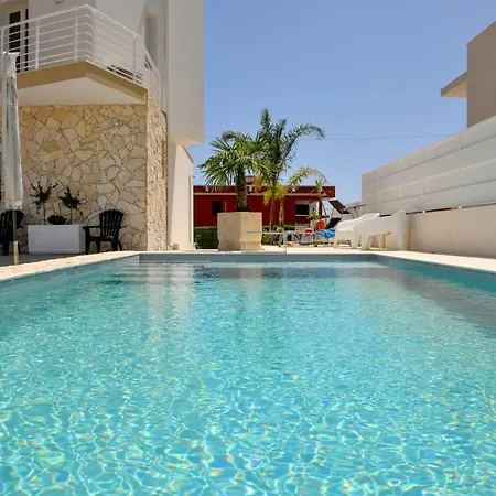 Laura Charme * Avola