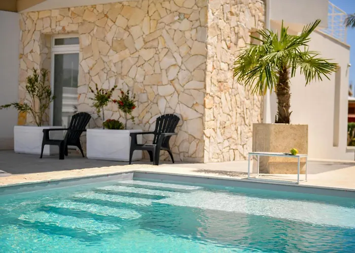 Laura Charme * アヴォラ