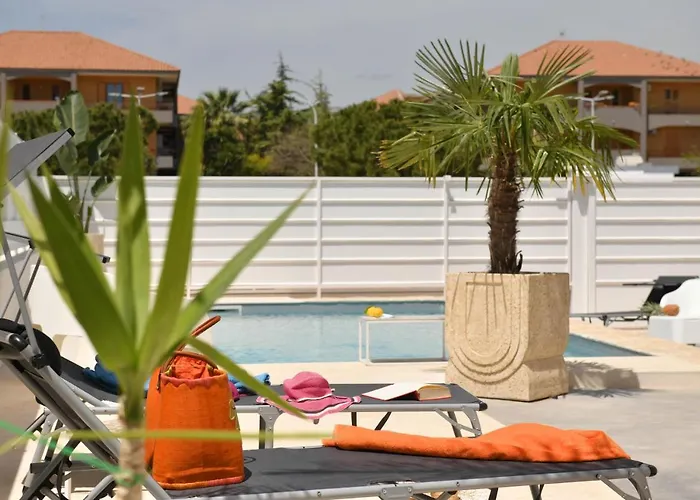 アパート Laura Charme アヴォラ