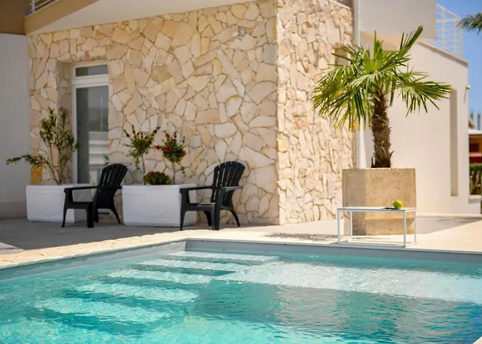 Laura Charme アパート アヴォラ