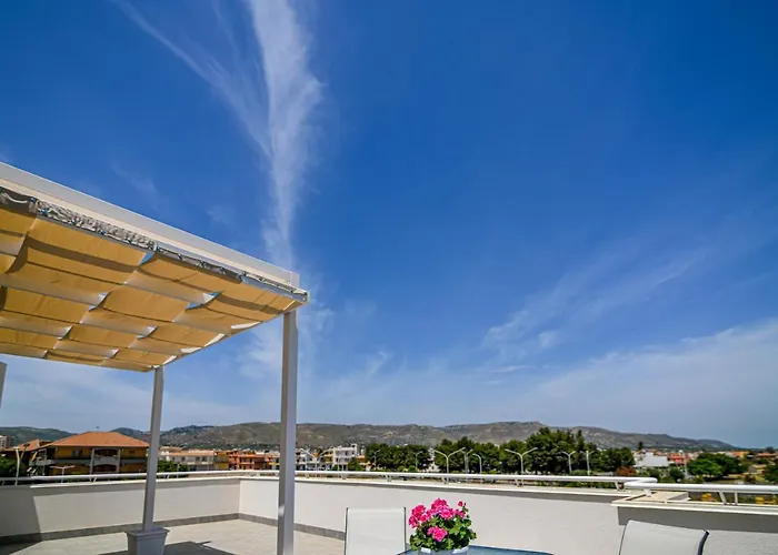 Laura Charme アヴォラ