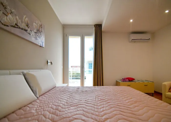 Laura Charme アパート アヴォラ