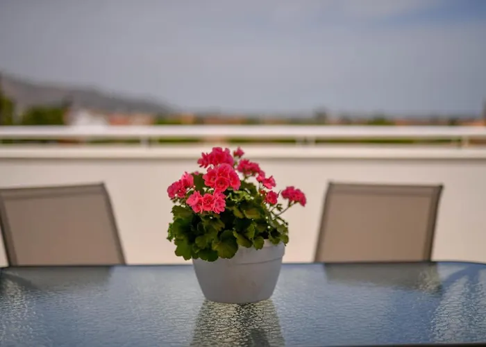 アパート Laura Charme アヴォラ