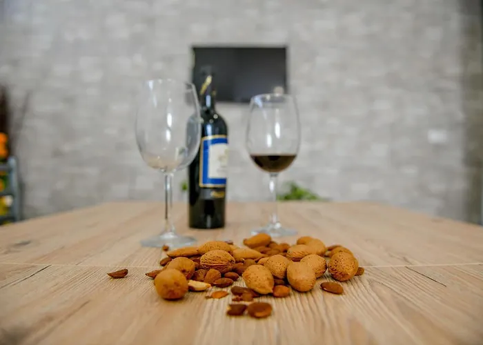 Laura Charme アパート アヴォラ