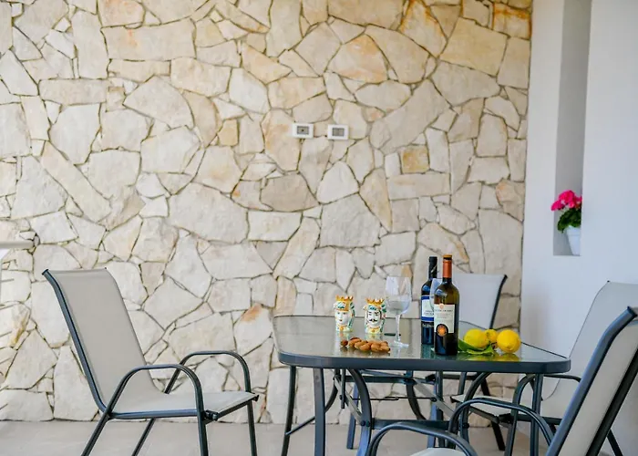 Laura Charme アヴォラ