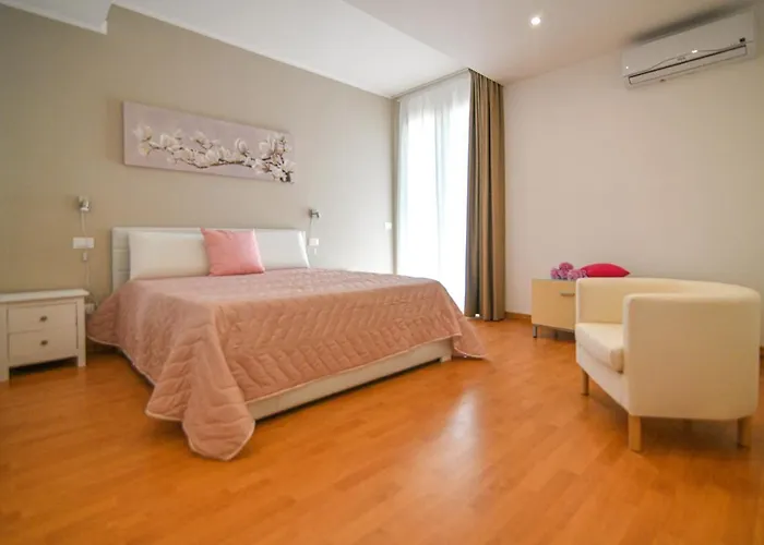 Laura Charme * アヴォラ