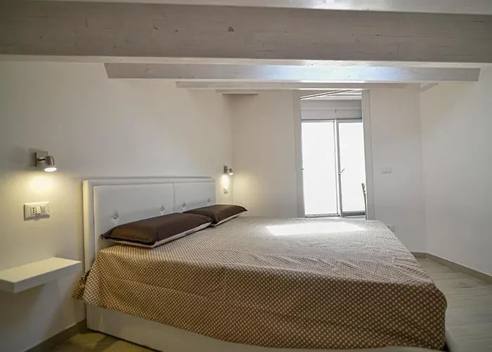 Laura Charme アパート アヴォラ