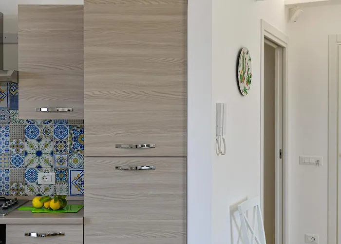 アパート Laura Charme アヴォラ