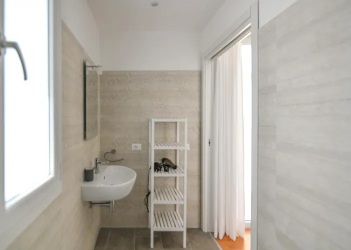 Laura Charme アパート アヴォラ