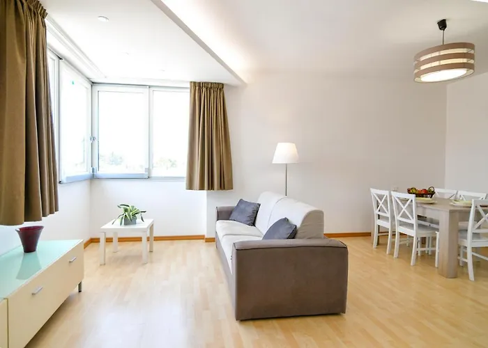 Laura Charme * アヴォラ